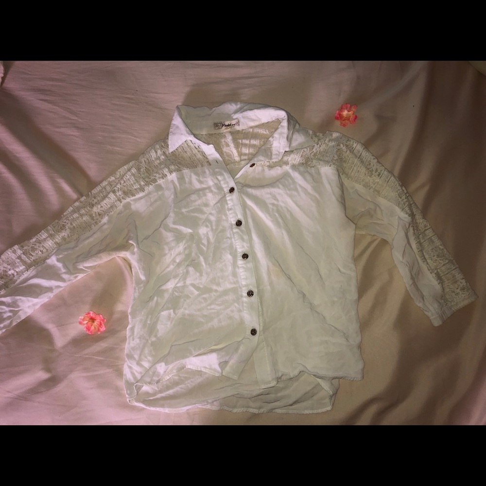 White shirt with lace